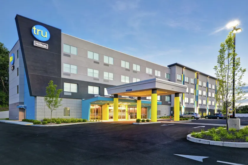 Tru by Hilton Chicopee Springfield - Image 1