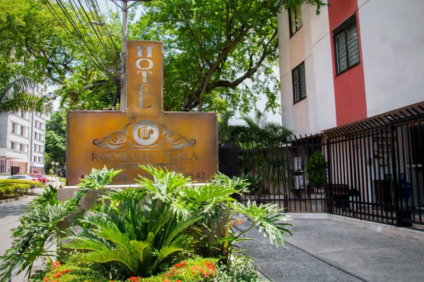 Hotel Roosevelt Plaza - Image 1