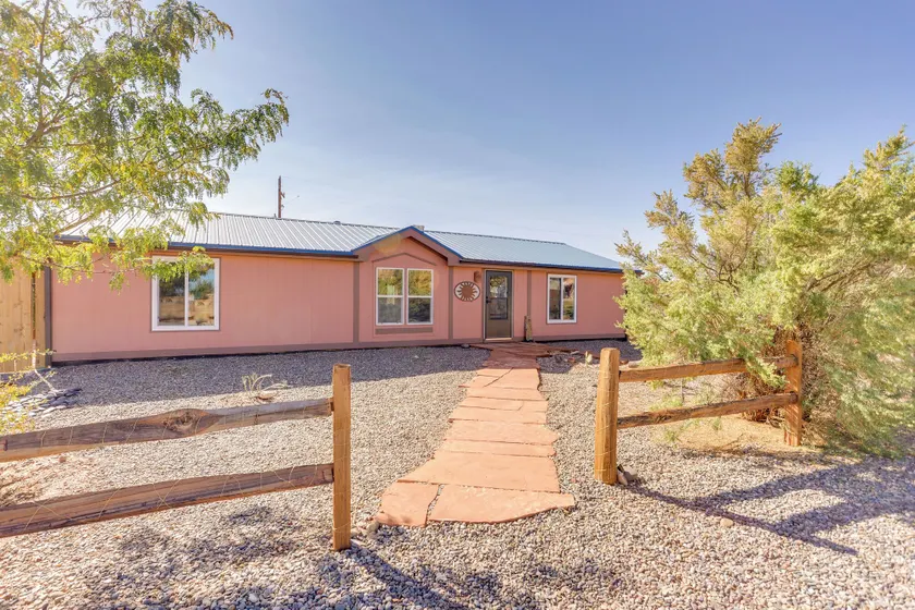Stunning Views: Quiet Bluff Home Near Hiking! - Image 1