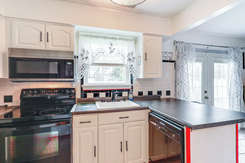 Dover Home - 2 Mi to Delaware State University! - Interior