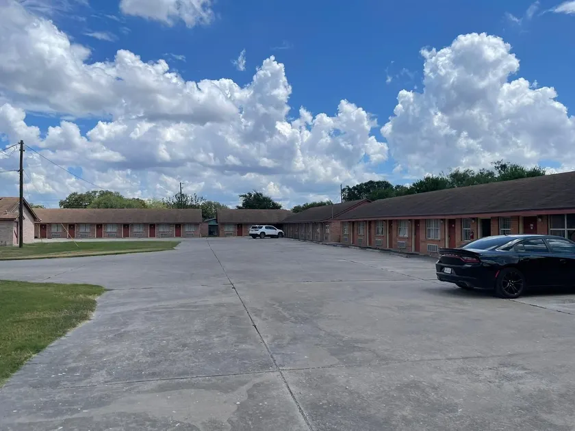 Lakeside inn & suites by OYO Mathis I 37 - Image 1