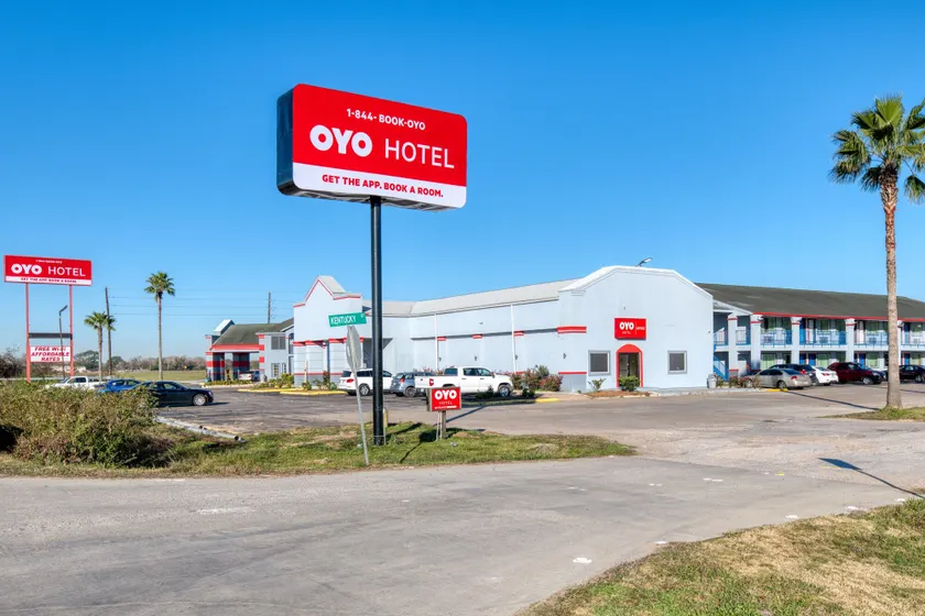 OYO Hotel Rosenberg TX I-69 - Image 1