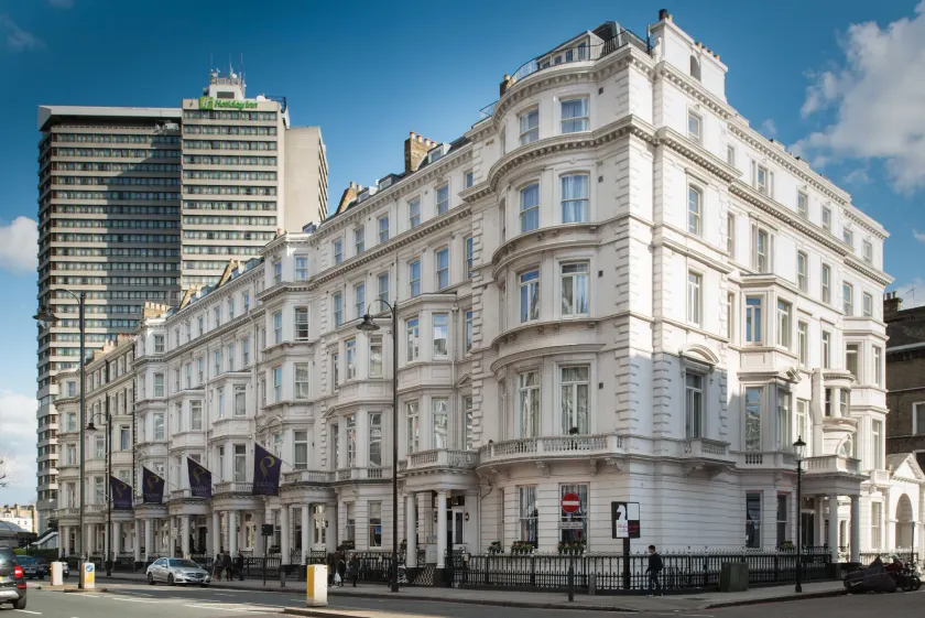 Park International Hotel - Image 1