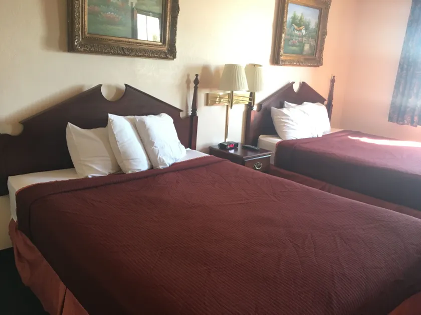 Derby Inn & Suites - Image 1