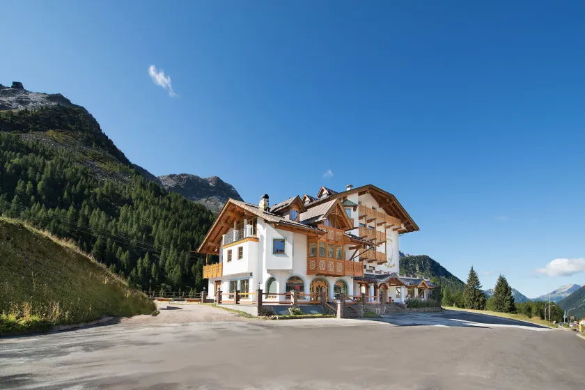 Hotel Cristallo - Image 1