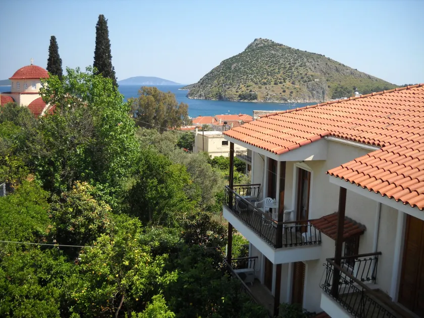Oasis Apartments - Image 1