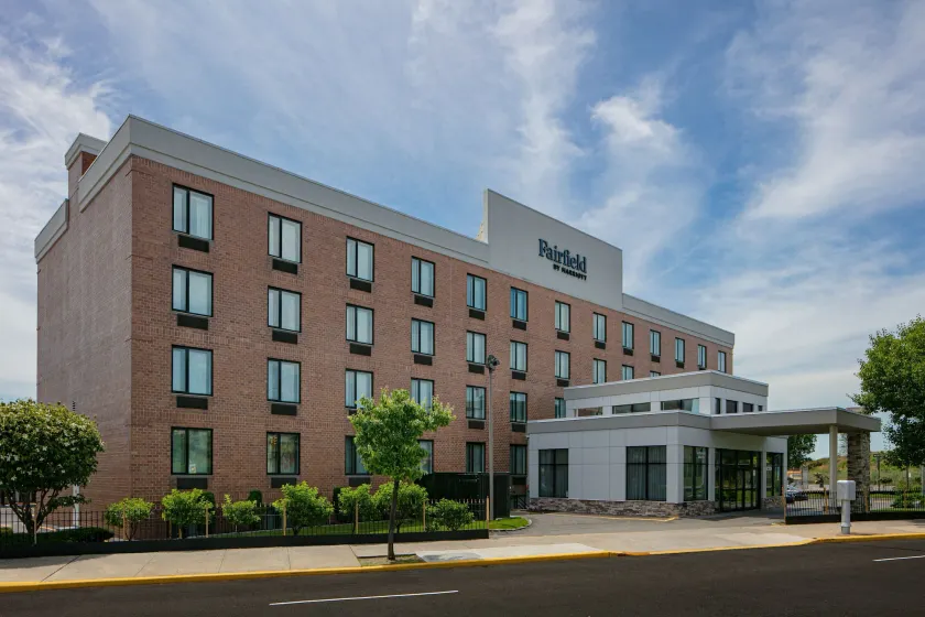 Fairfield Inn by Marriott New York JFK Airport - Image 1