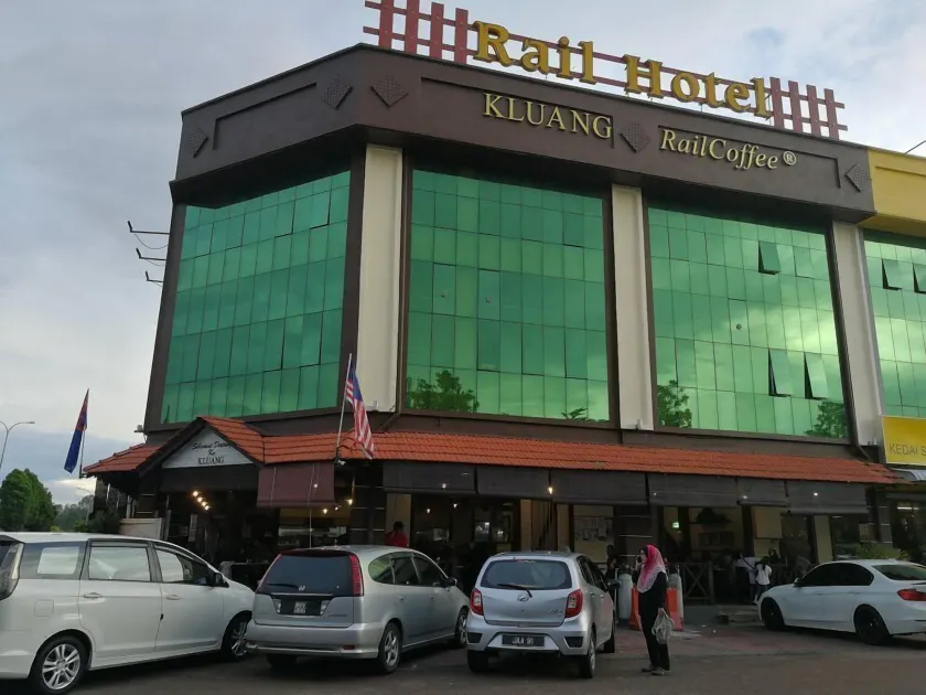 Capital O Rail Hotel - Image 1