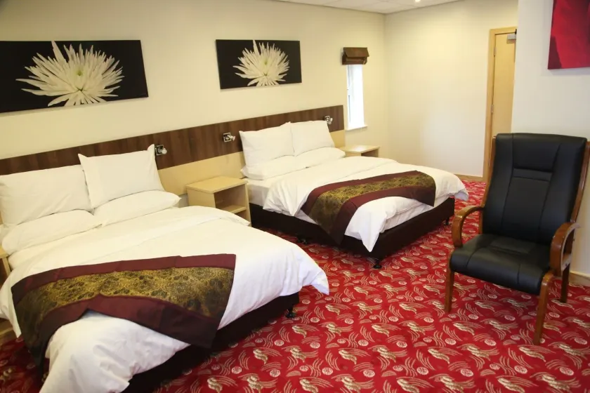Cambridge Hotel - Image 1