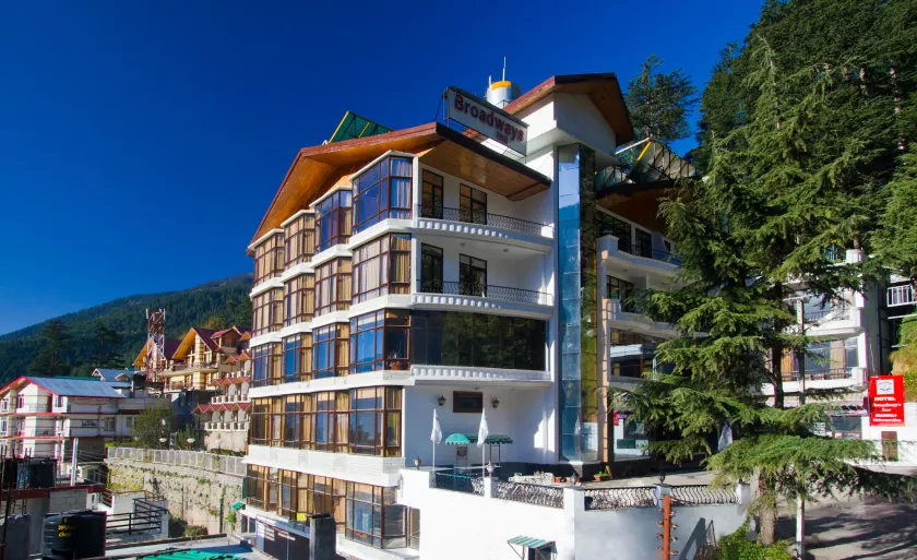 Hotel Broadways Inn - Image 1