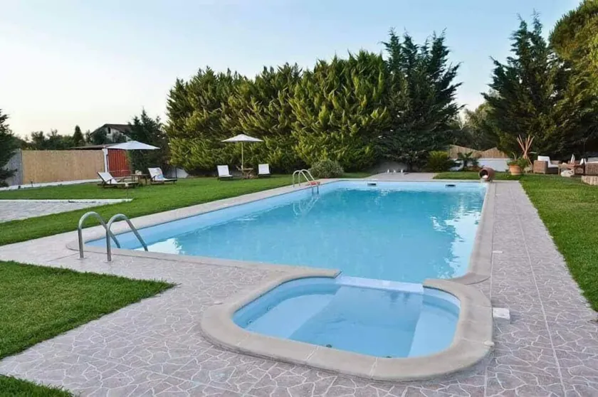 Dimeon Villa - Image 1
