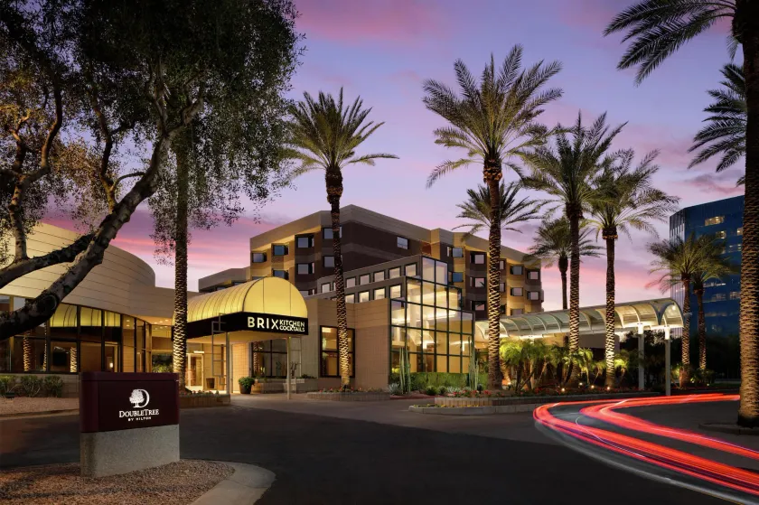 DoubleTree Suites by Hilton Phoenix - Image 1