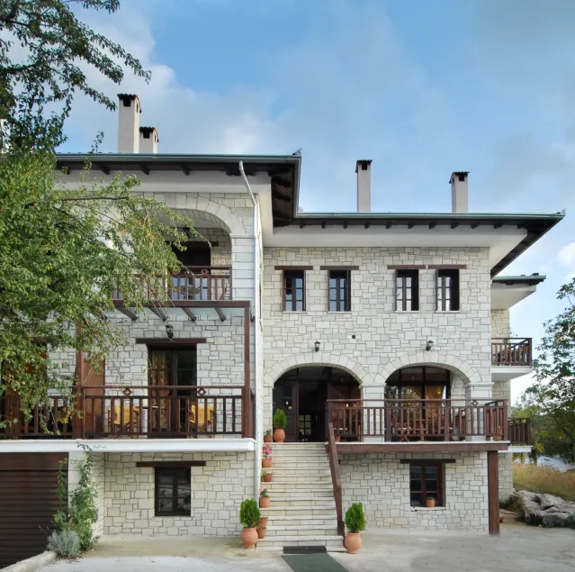 Mikri Arktos - Image 1