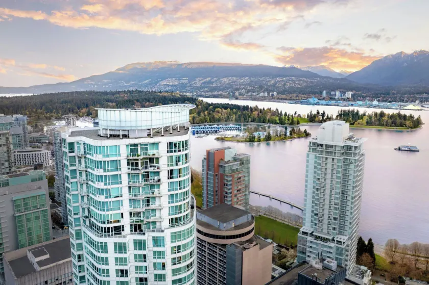 Vancouver Marriott Pinnacle Downtown Hotel - Image 1