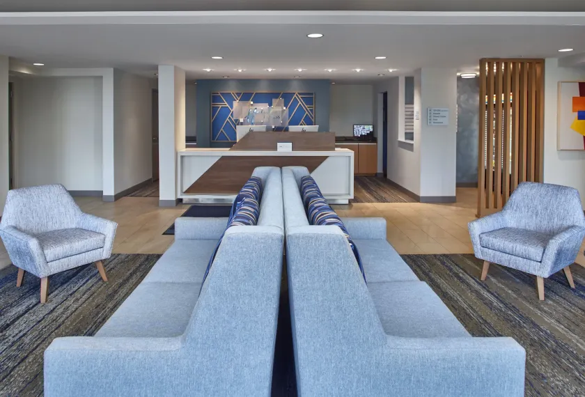 Holiday Inn Express - Akron NW - Fairlawn by IHG - Sitzecke in der Lobby