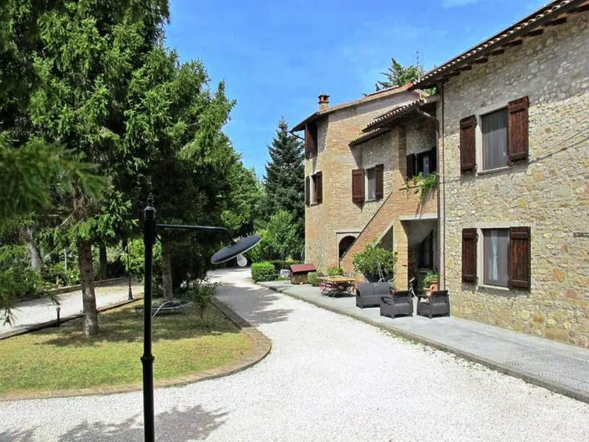 Podere Caldaruccio La Pineta - 26 People Cottage e Villa - Image 1