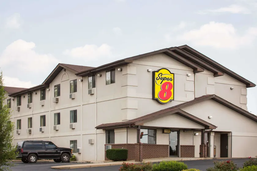 Super 8 by Wyndham Lexington VA - Image 1