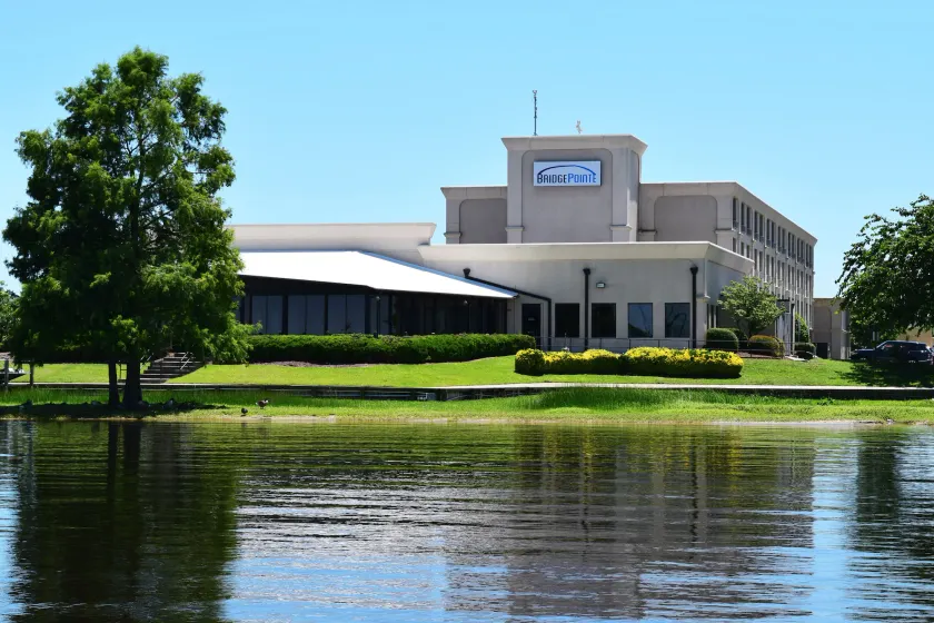 BridgePointe Hotel & Marina - Image 1