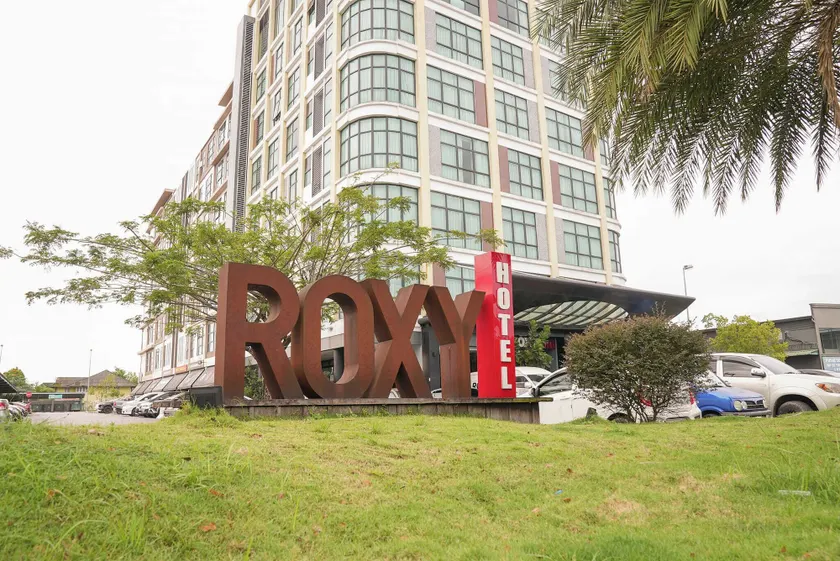 Roxy Hotel 3rd Mile - Image 1