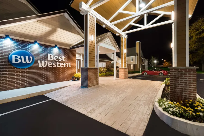 Best Western Fishkill Inn & Suites - Image 1