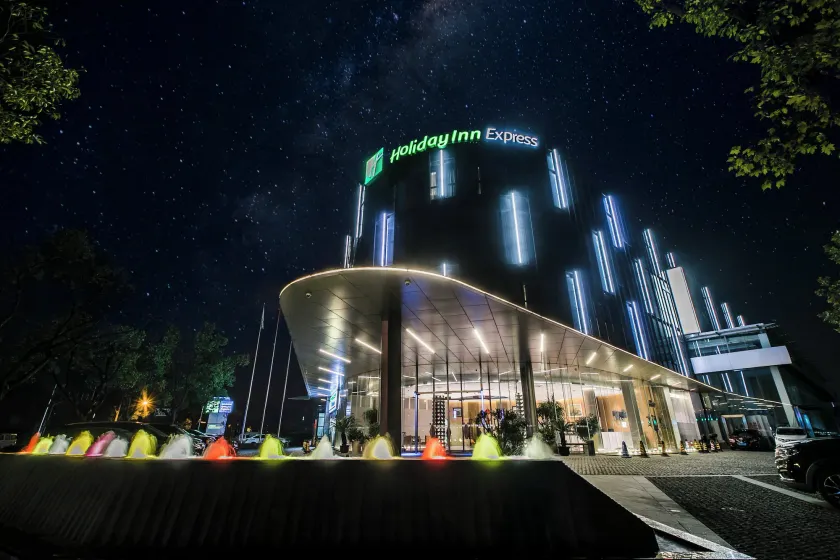 Holiday Inn Express Shanghai Songjiang Fangta by IHG - Image 1