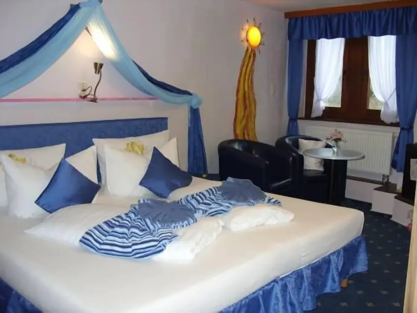 Kranenturm hotel - Image 1