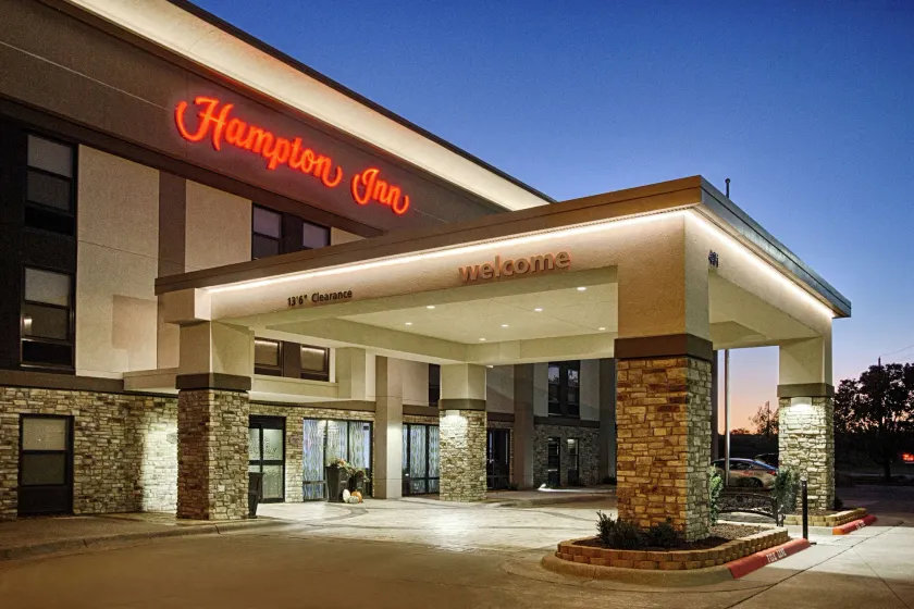 Hampton Inn Salina - Image 1