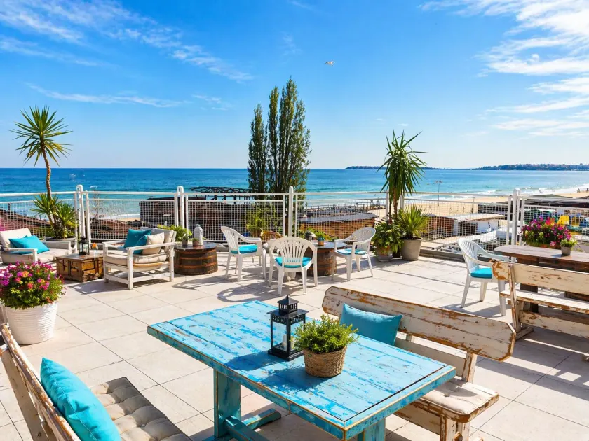 Largo Beach Hotel - Image 1