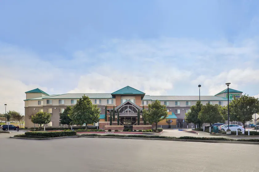 HOLIDAY INN EXPRESS & SUITES ELK GROVE CENTRAL - HWY 99 by IHG - Image 1