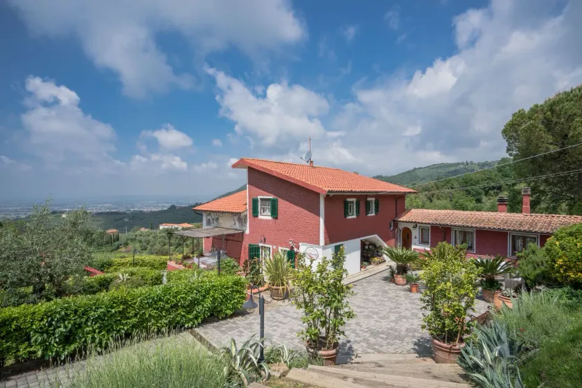 B&B Rosso Baccara - Image 1