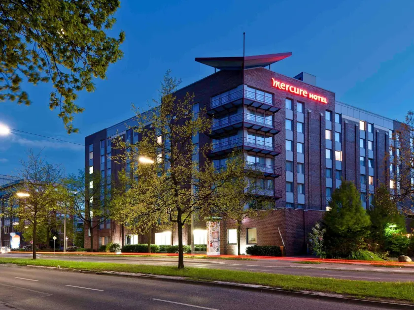 Mercure Hotel Hamburg am Volkspark - Image 1