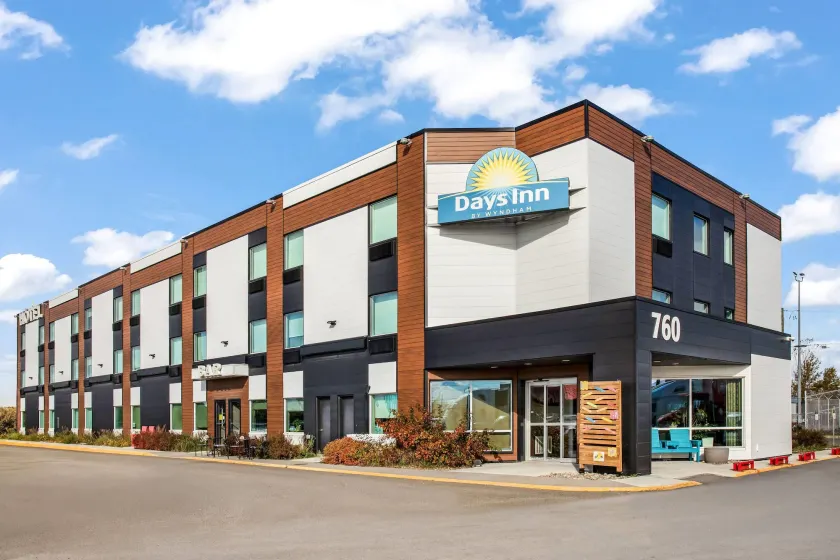 Days Inn by Wyndham Berthierville - Image 1