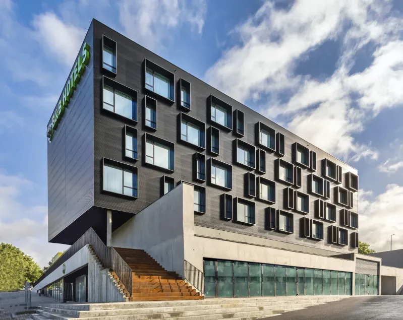 B&B HOTEL Guimarães - Image 1