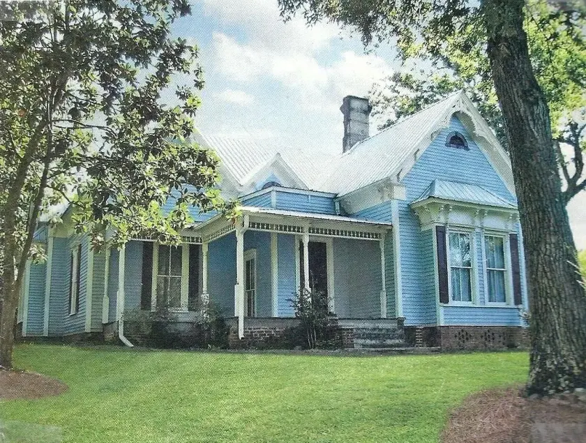 Adair Manor Bed & Breakfast - Image 1