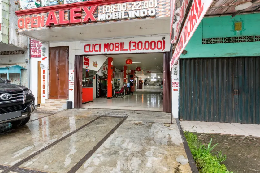OYO 3420 Alex Hostel - Image 1