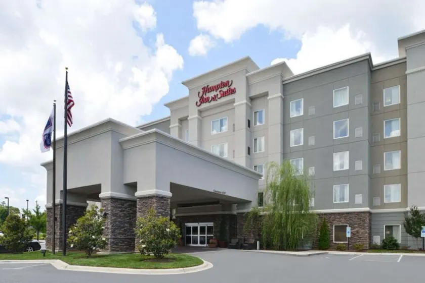 Hampton Inn & Suites Greensboro/Coliseum Area - Image 1