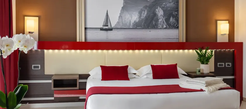 Kairos Garda Hotel - Image 1