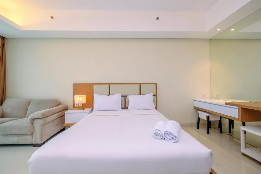 Cozy Living And Spacious Studio At 28Th Floor Kemang Village Apartment - Room