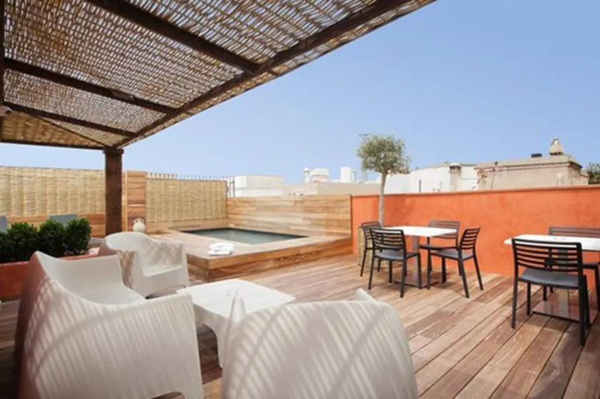 Enjoybcn Colon Apartments - Image 1