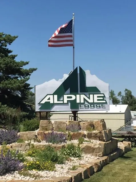 Alpine Lodge - Image 1