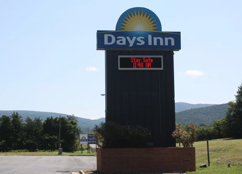 Days Inn by Wyndham Luray Shenandoah - Image 1