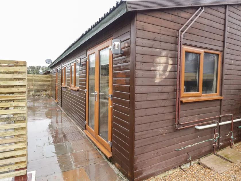 Sparrows Den Lodge, WINCHELSEA BEACH - Image 1
