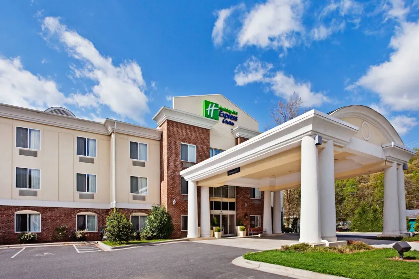 Holiday Inn Express Hotel & Suites Cherokee-Casino by IHG - Image 1