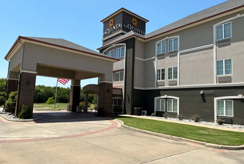 La Quinta by Wyndham Sulphur Springs - Image 1