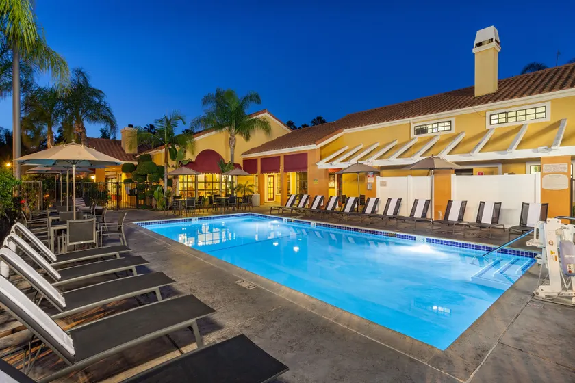 Clementine Hotel & Suites Anaheim - Image 1