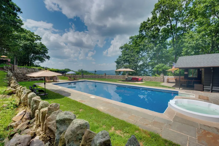 Luxury Tudor Estate Pool, Spa and Valley Views - Image 1
