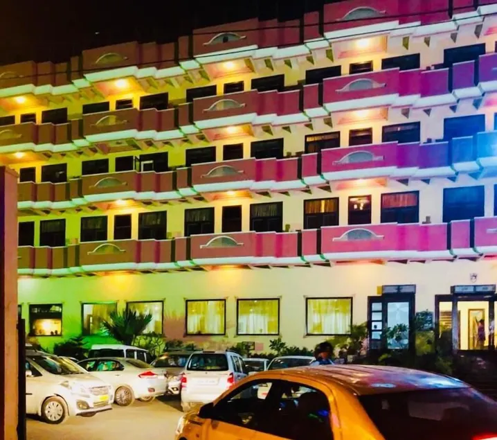 Hotel Glitz Jaipur - Image 1
