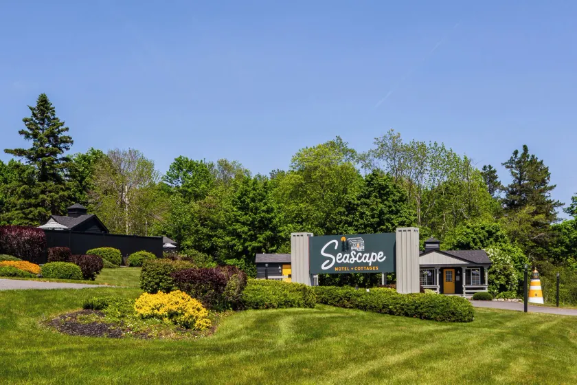 Seascape Motel & Cottages - Image 1