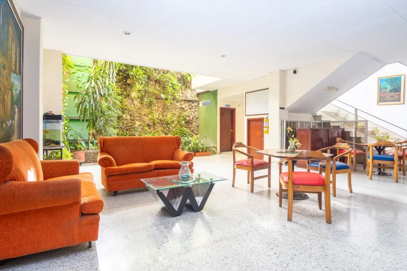 Hotel Sulicam - Lobby sitting area