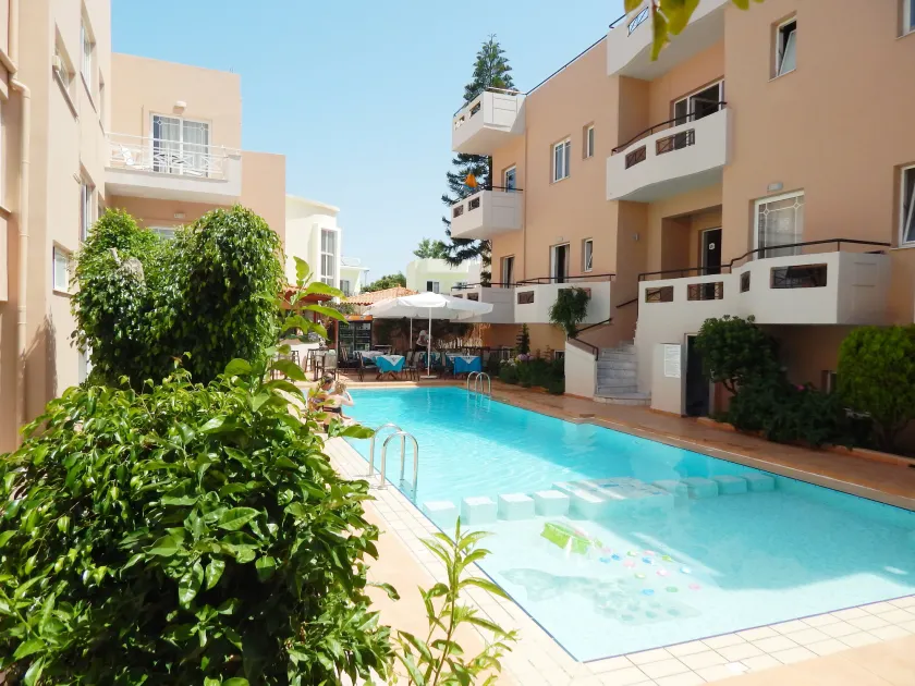 Apollon Studios & Apartments - Image 1